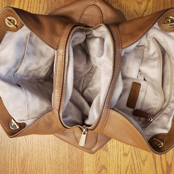 Michael Kors Purse - Picture 4 of 4